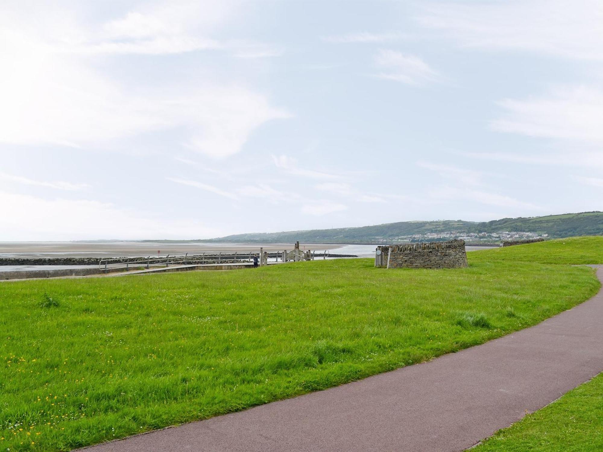 Waters Edge Villa Llanelli Esterno foto